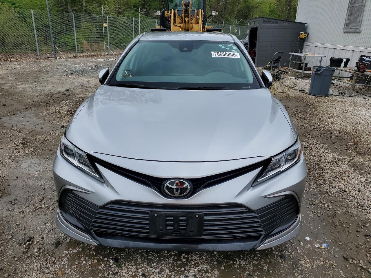 2023 Toyota Camry Le - Фото 5