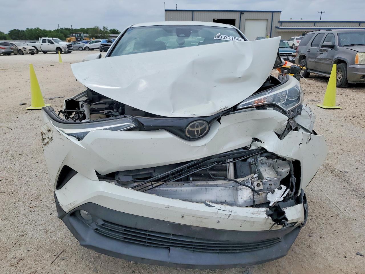 2018 Toyota C-Hr Xle Premium - Image 5