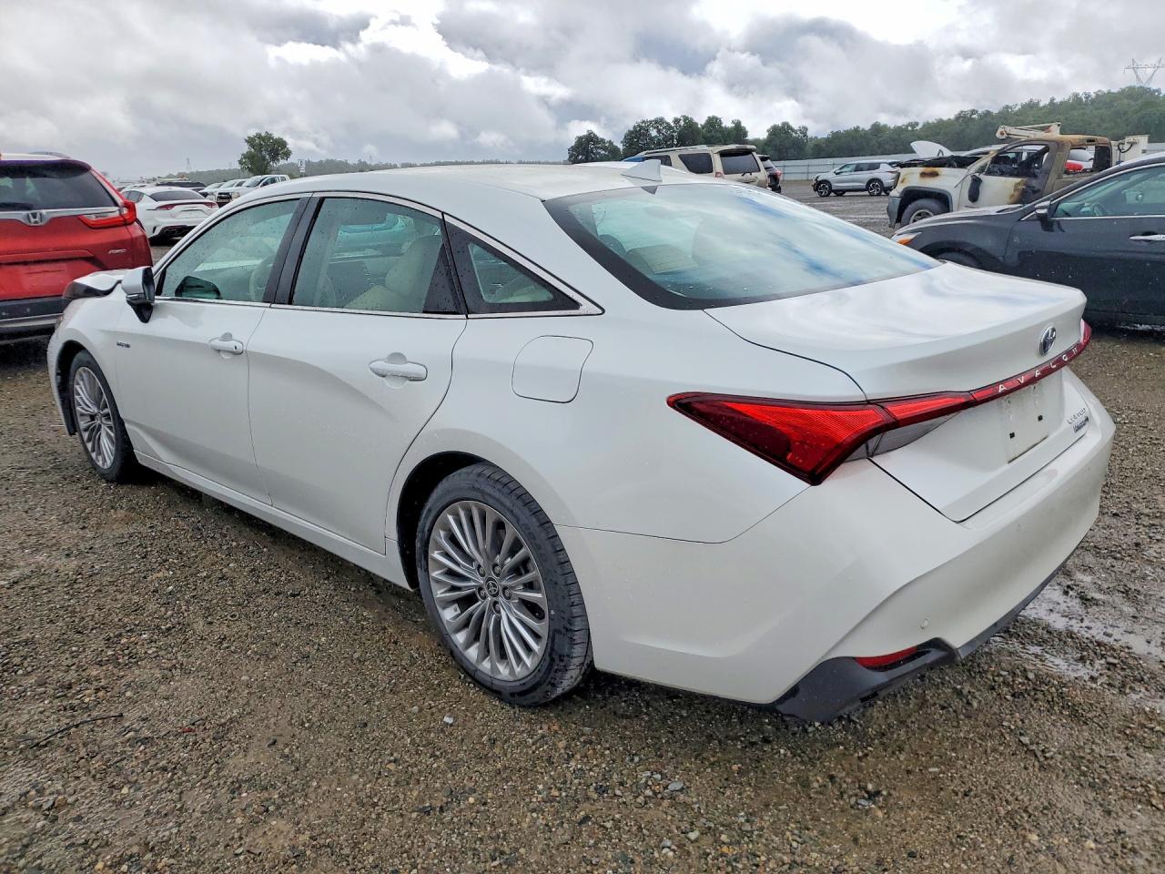 2020 Toyota Avalon - Image 2