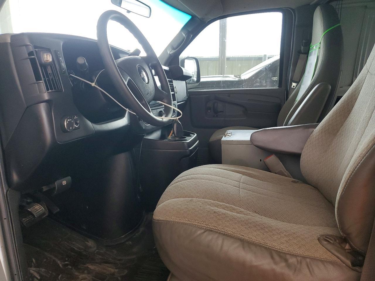 2010 Chevrolet Express G2500 - Image 7