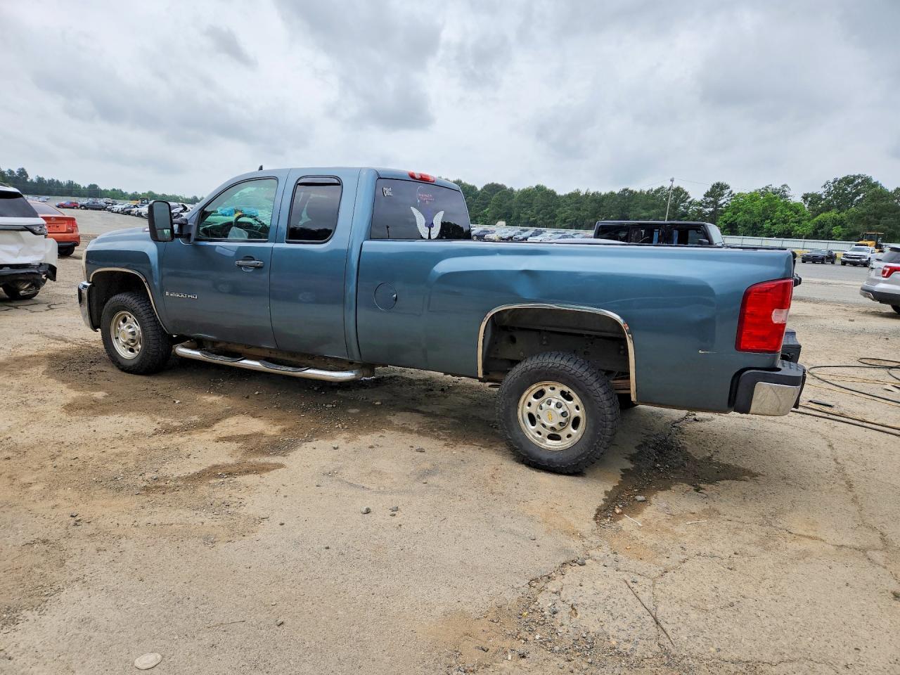 2007 Chevrolet Silverado C2500 Heavy Duty - Image 2