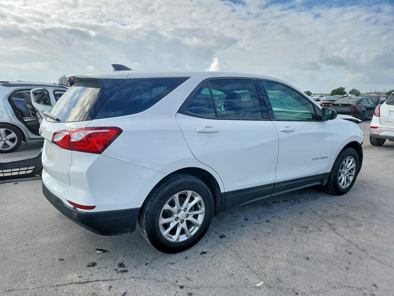2019 Chevrolet Equinox Ls - Image 3