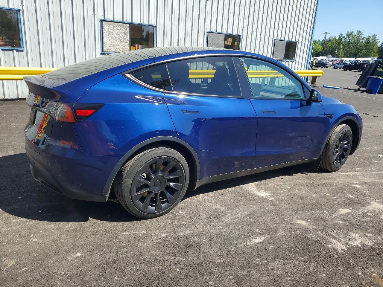 2023 Tesla Model Y - Фото 3