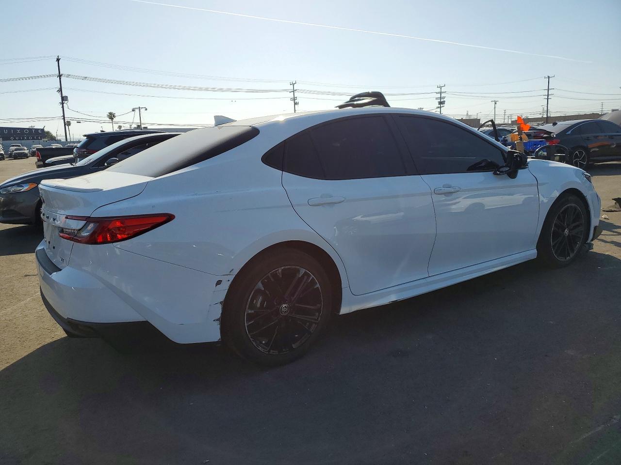2025 Toyota Camry Se - Фото 3