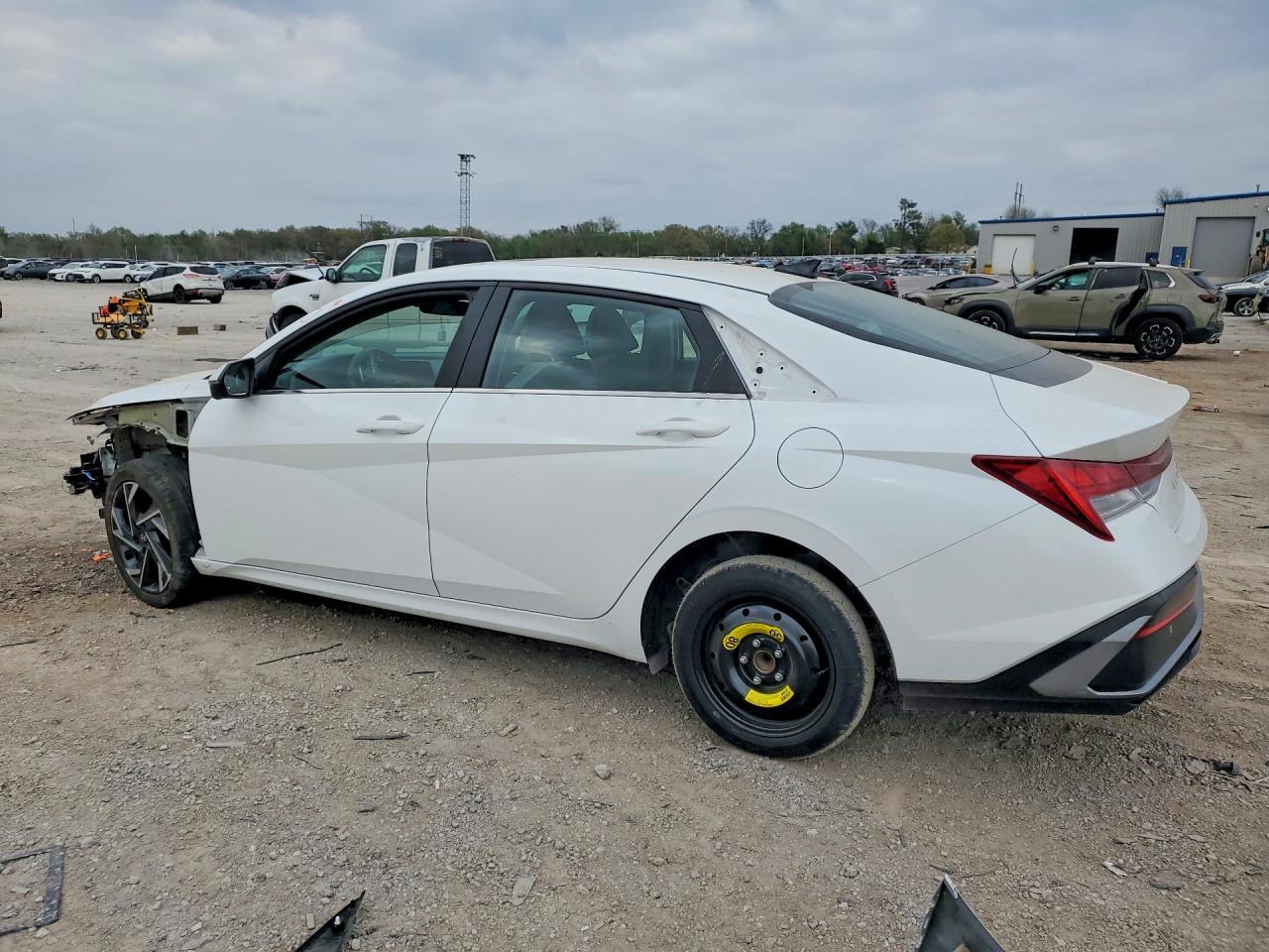 2024 Hyundai Elantra Limited - Фото 2