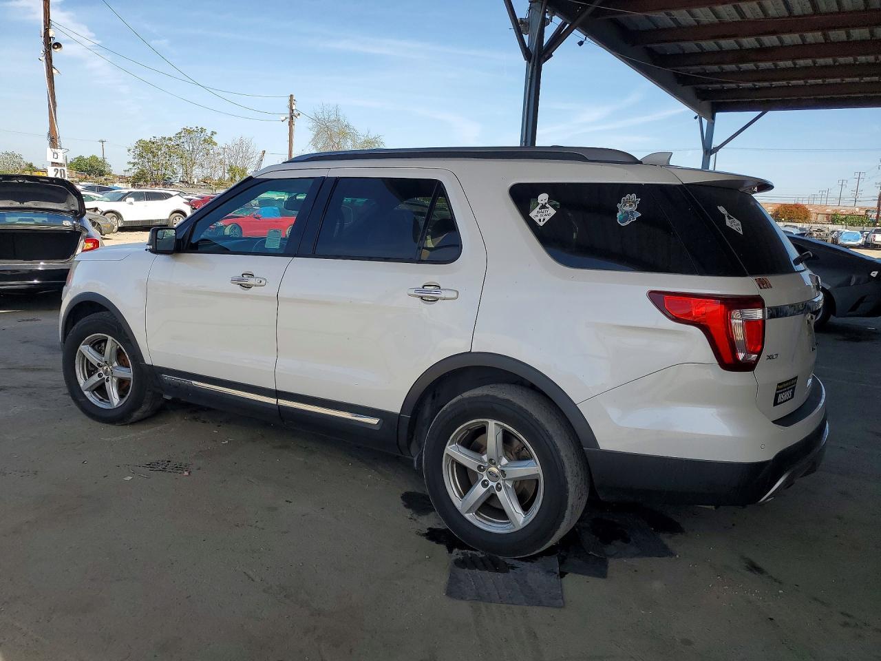 2016 Ford Explorer Xlt - Фото 2