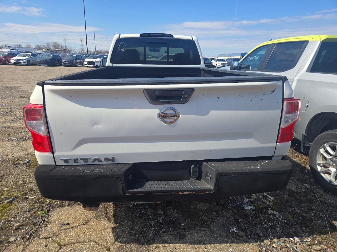 2019 Nissan Titan S - Фото 6