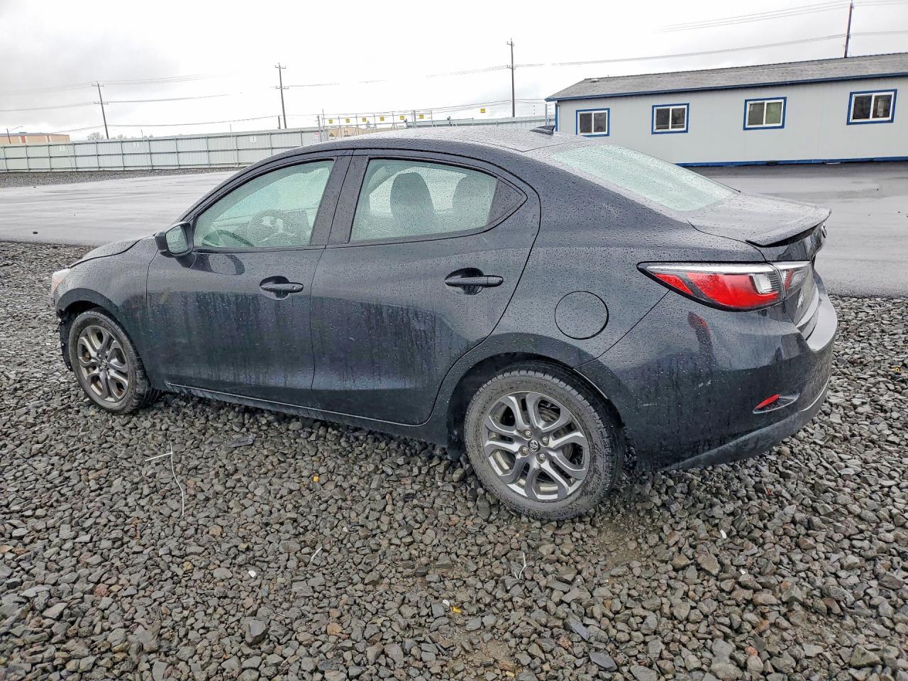 2019 Toyota Yaris Le - Фото 2