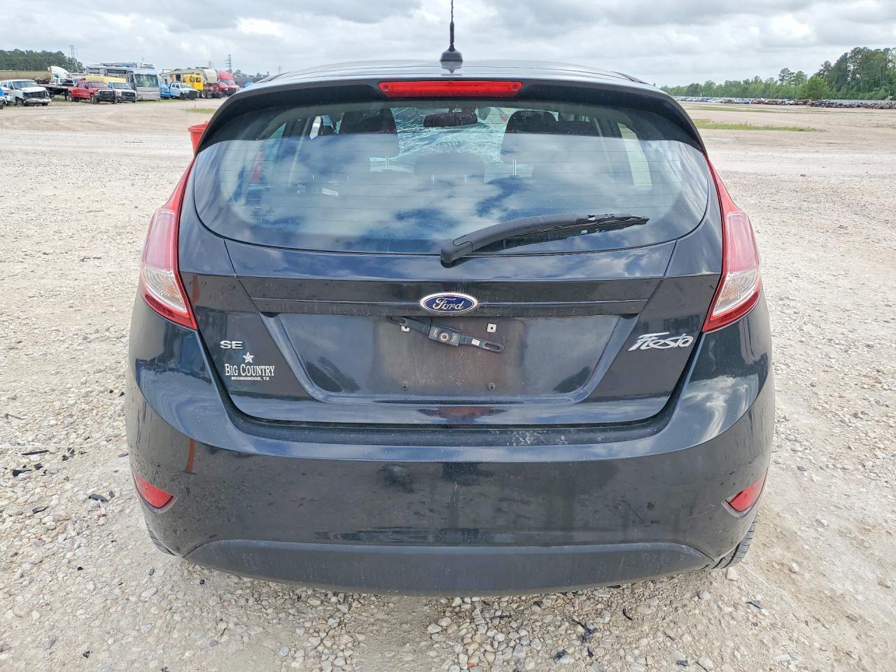 2015 Ford Fiesta Se - Image 6