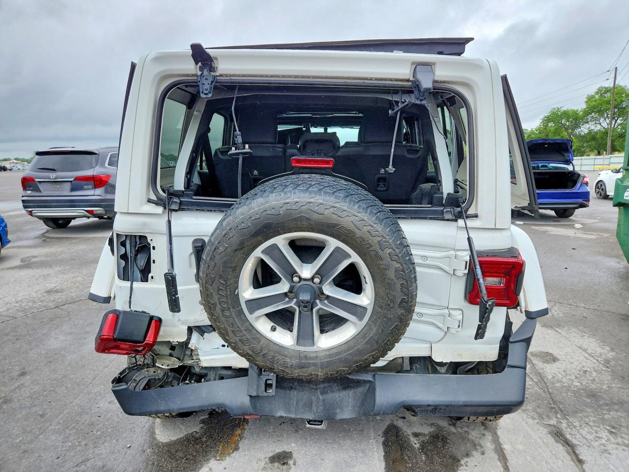 2019 Jeep Wrangler Unlimited Sahara - Image 6