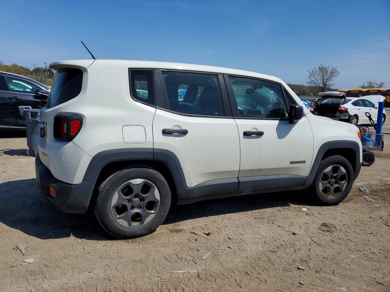 2015 Jeep Renegade Sport - Фото 3