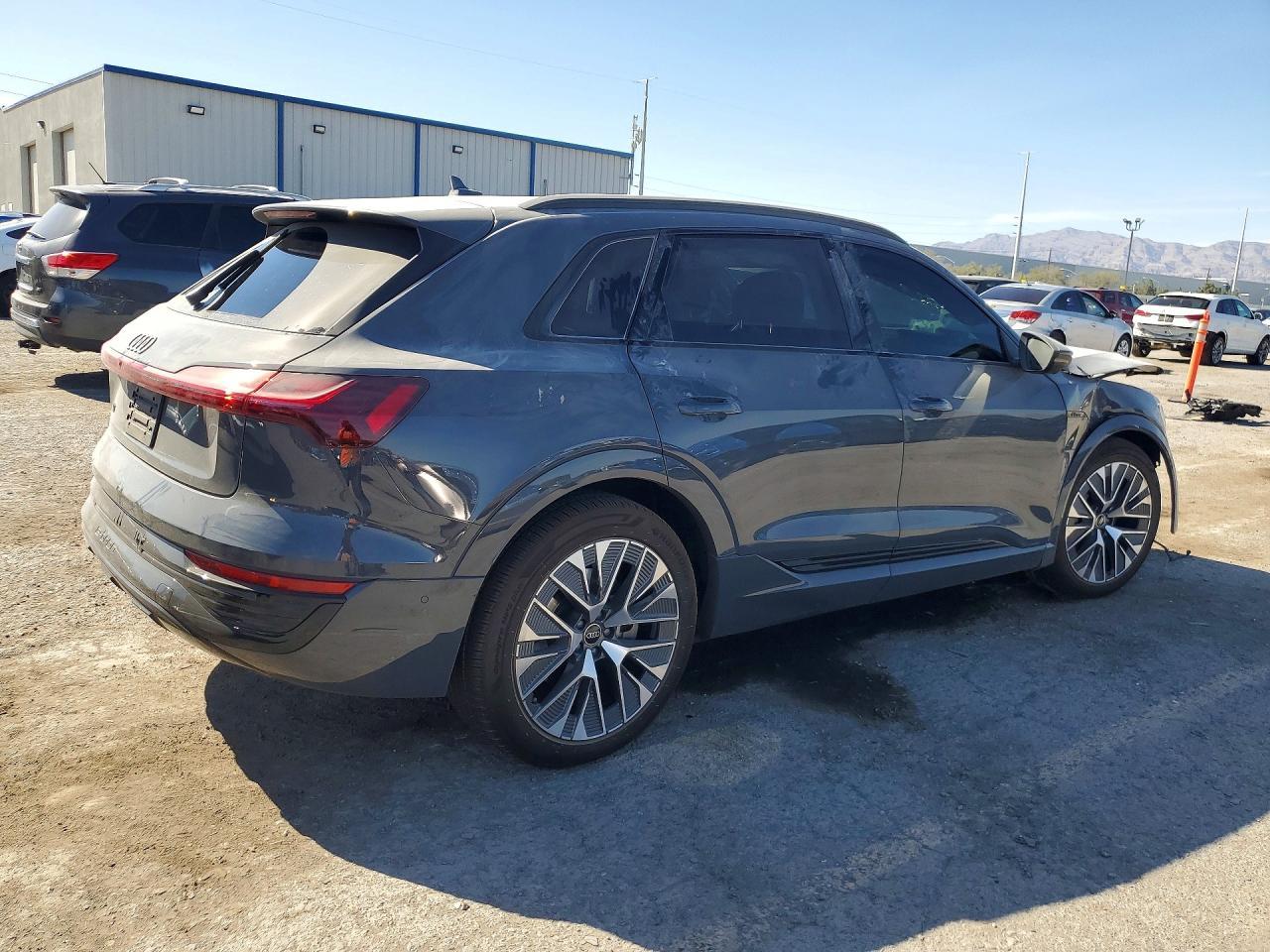 2024 Audi Q8 E-Tron - Фото 3