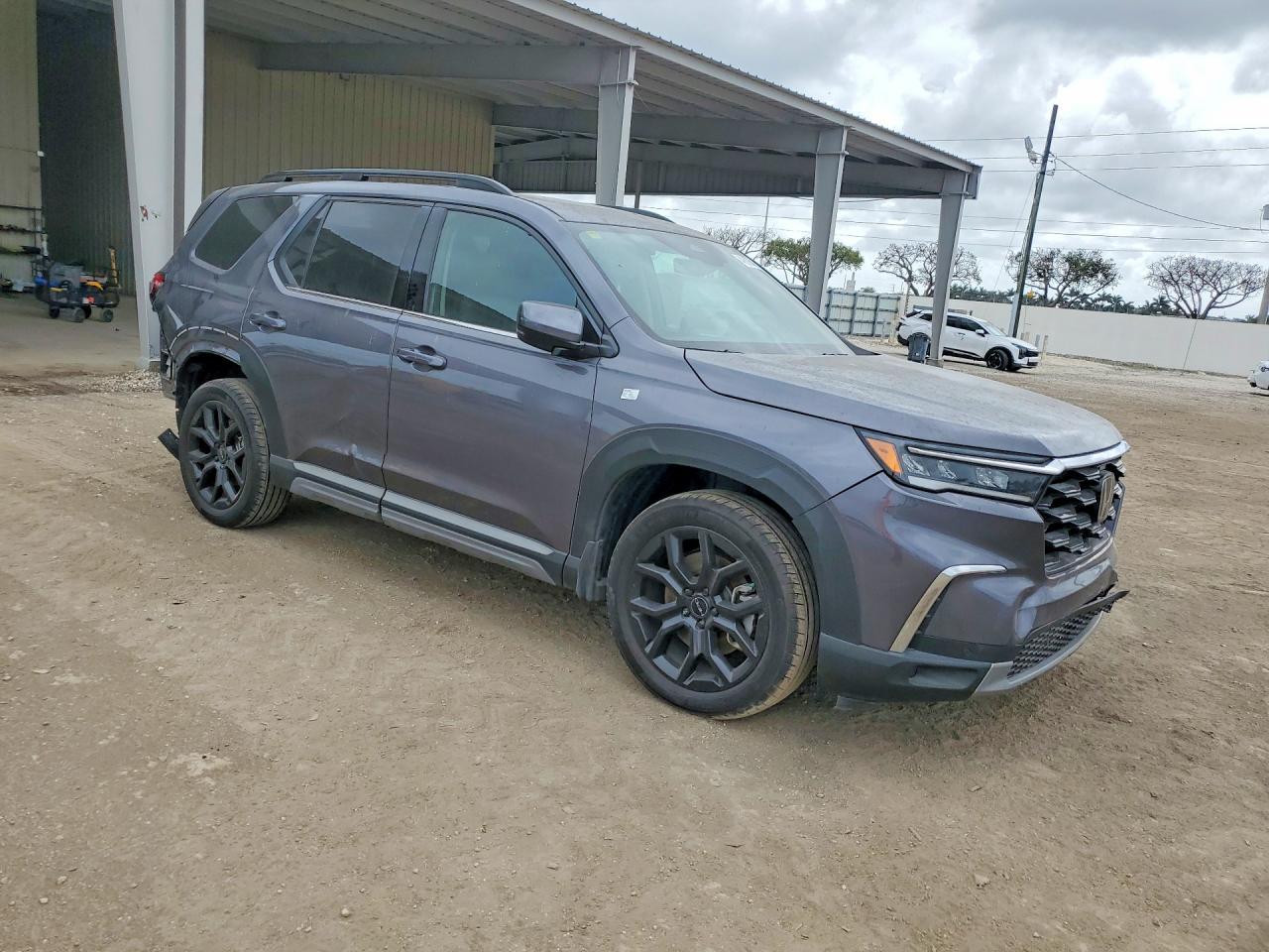 2025 Honda Pilot Touring - Image 4