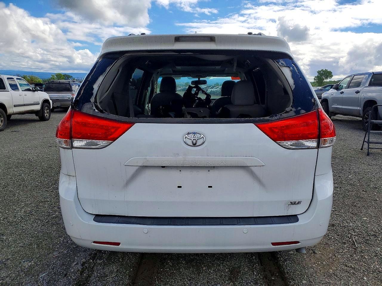 2013 Toyota Sienna Xle 8-Passenger - Фото 6