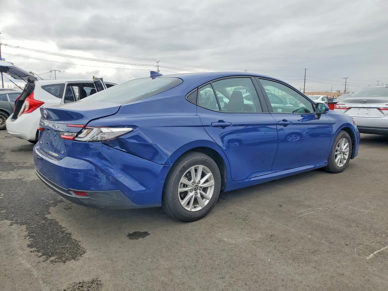 2025 Toyota Camry Le - Фото 3