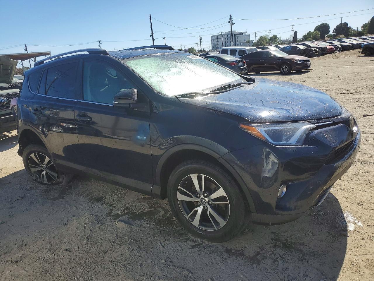 2017 Toyota Rav4 Xle - Image 4