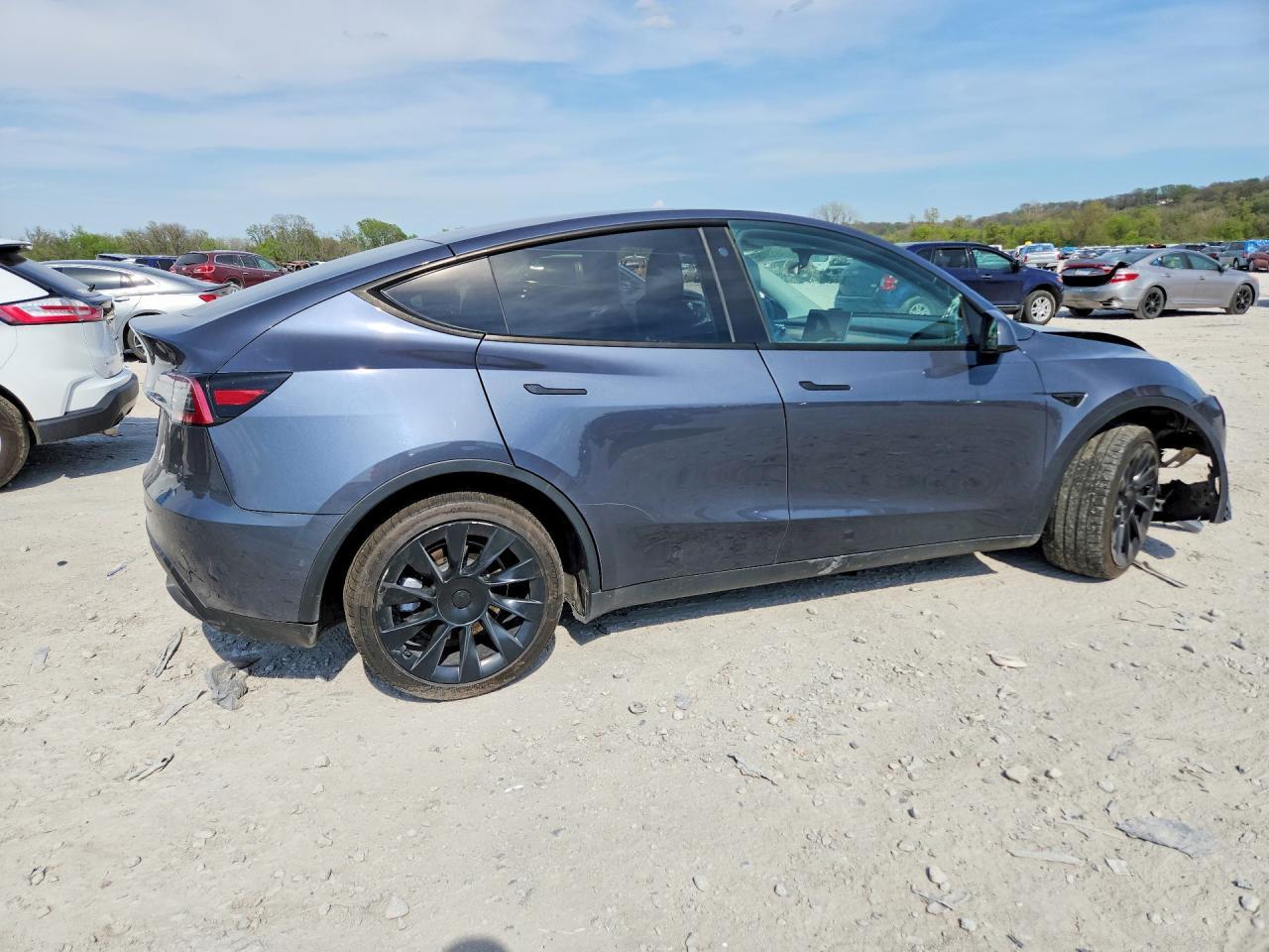 2022 Tesla Model Y - Фото 3