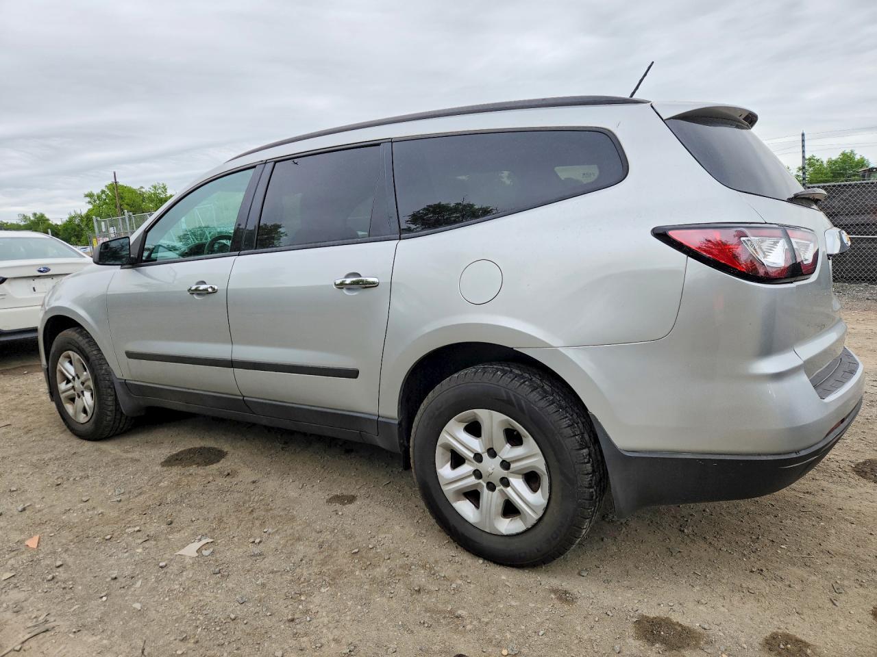 2013 Chevrolet Traverse Ls - Image 2