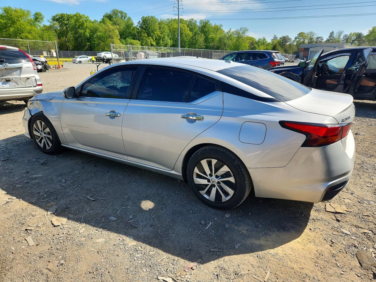 2020 Nissan Altima S - Фото 2