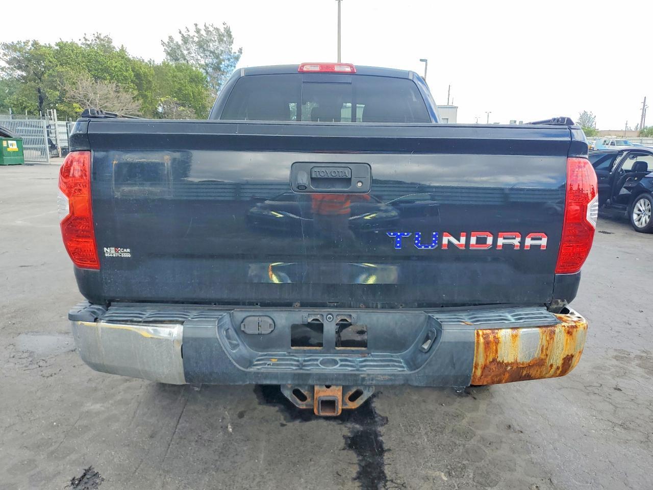 2018 Toyota Tundra Sr5 - Image 6
