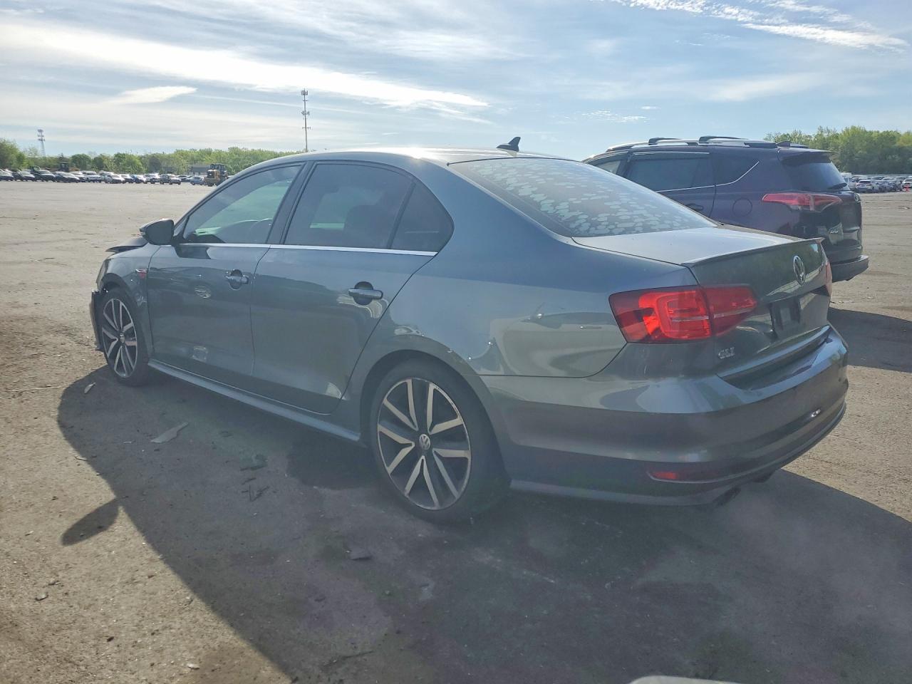 2018 Volkswagen Jetta Gli - Image 2