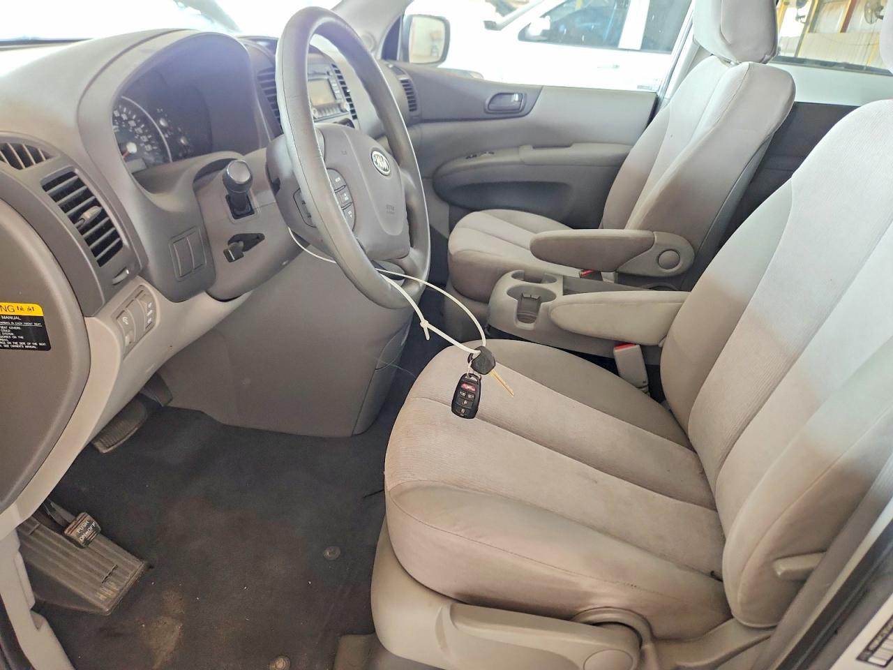 2012 Kia Sedona Lx - Фото 7