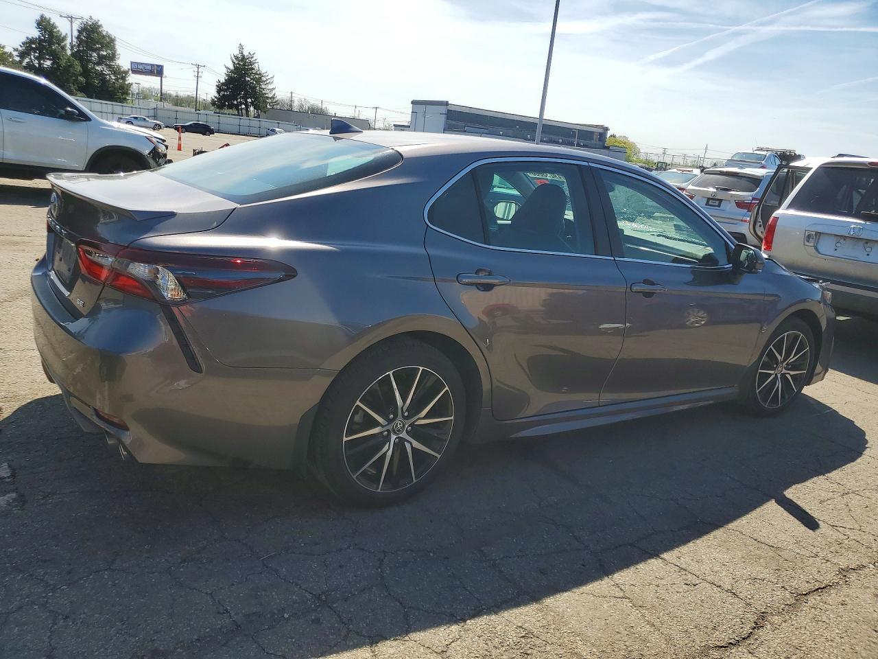 2023 Toyota Camry Se - Фото 3