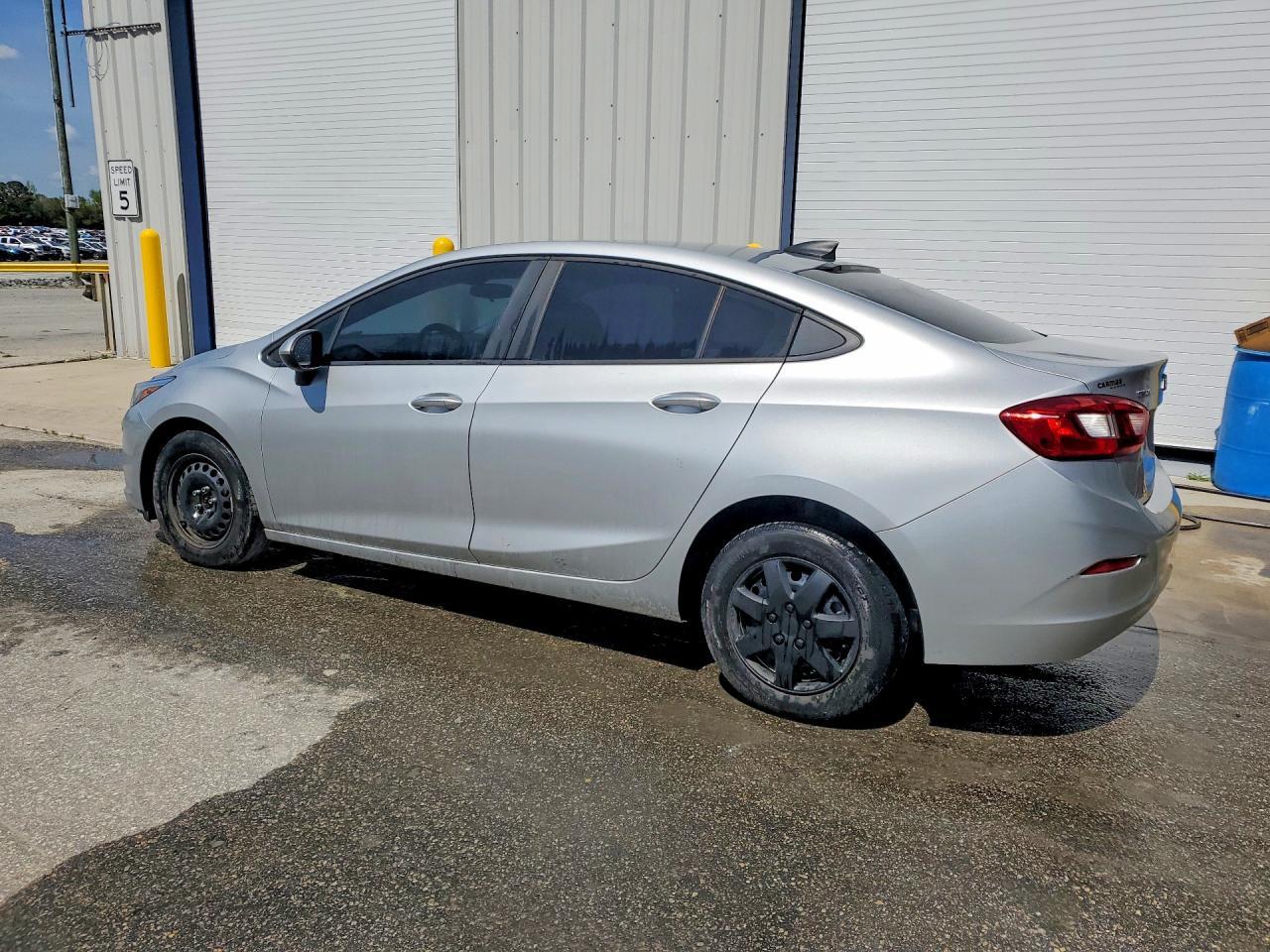 2019 Chevrolet Cruze Ls - Фото 2