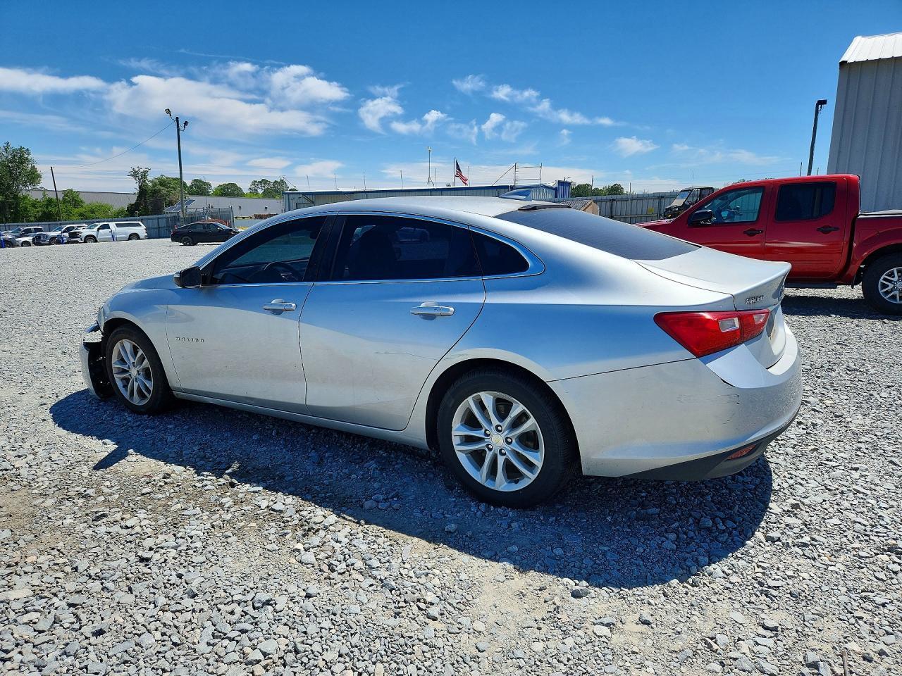 2017 Chevrolet Malibu Lt - Image 2