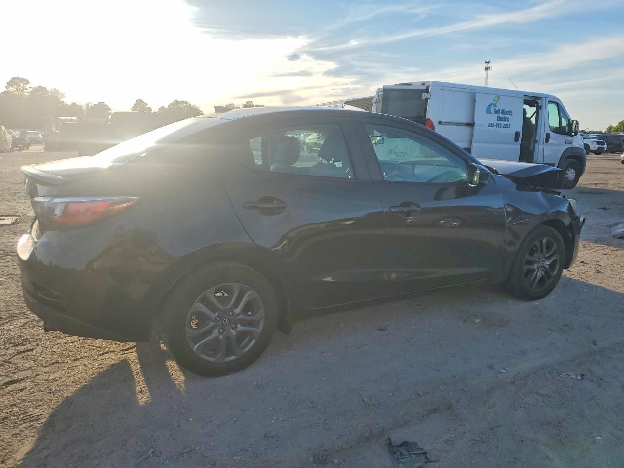 2019 Toyota Yaris Le - Image 3