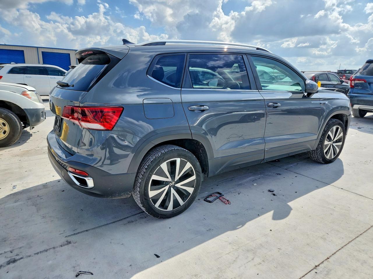 2022 Volkswagen Taos Se - Фото 3