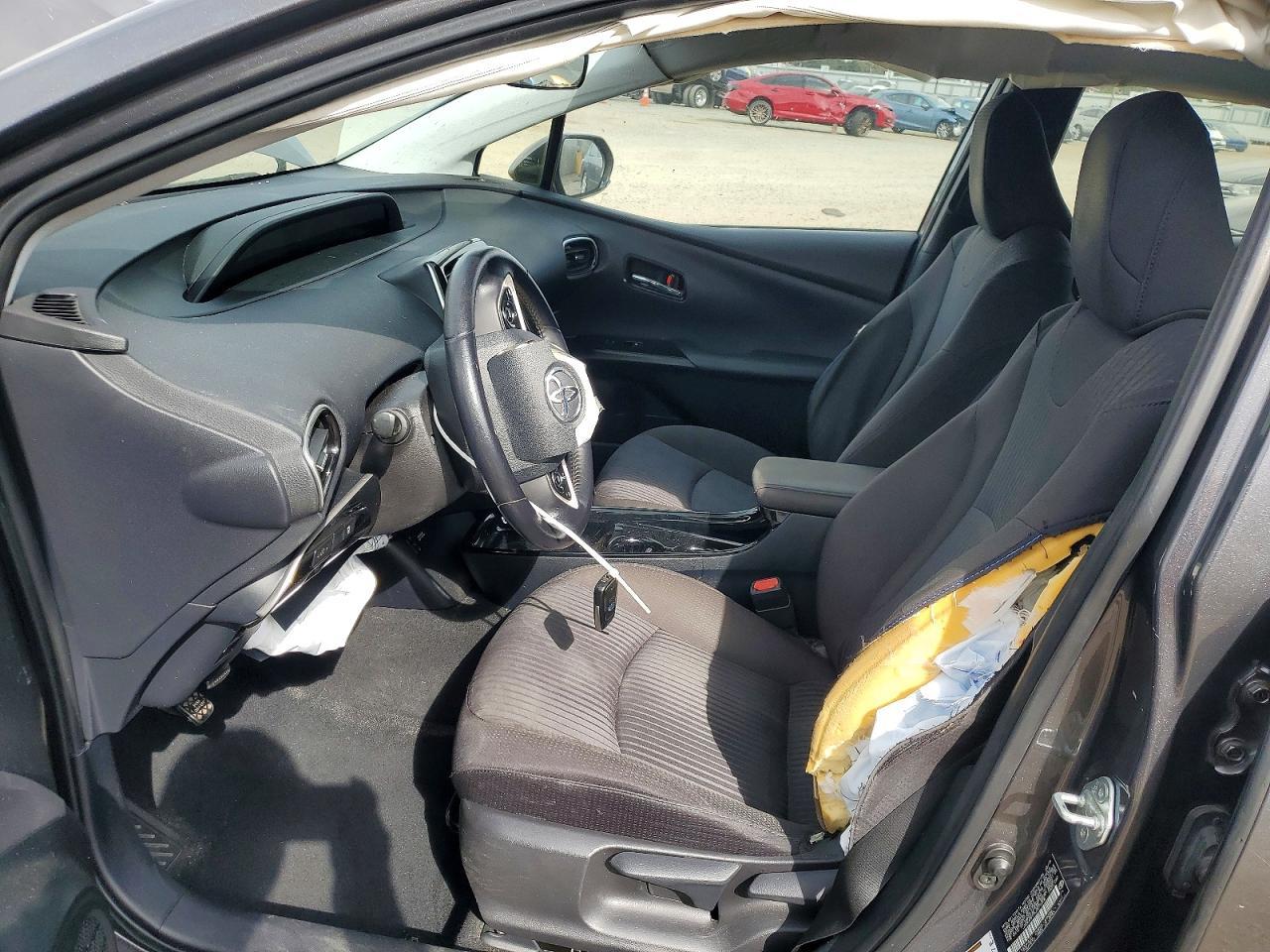 2018 Toyota Prius Prime Plus - Image 7