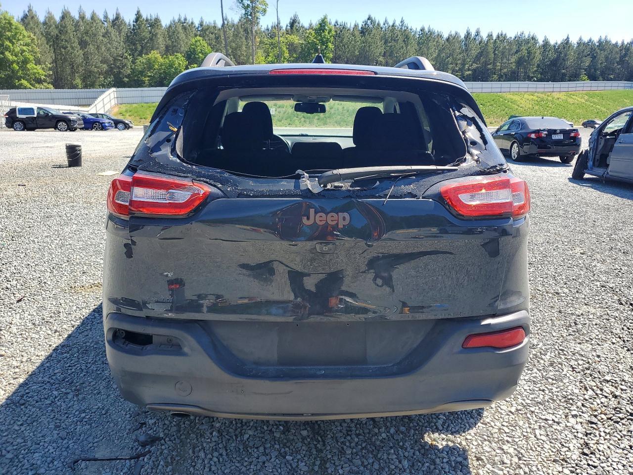 2017 Jeep Cherokee Latitude - Image 6