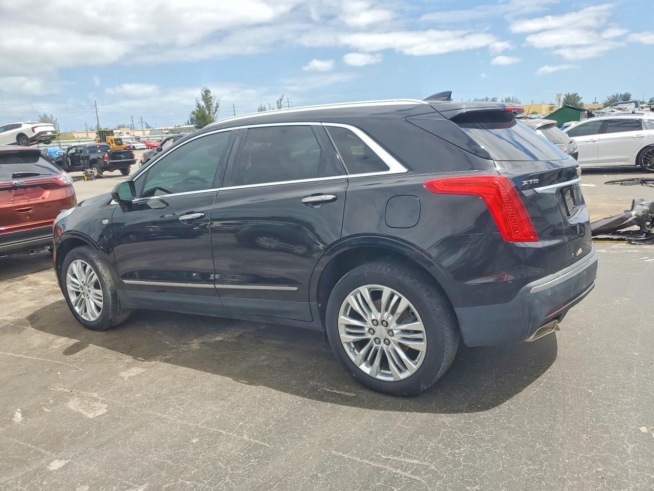 2017 Cadillac Xt5 Premium Luxury - Фото 2