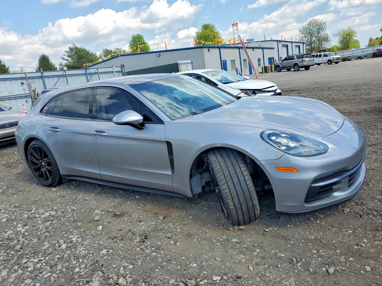 2018 Porsche Panamera 4 Sport Turismo - Image 4