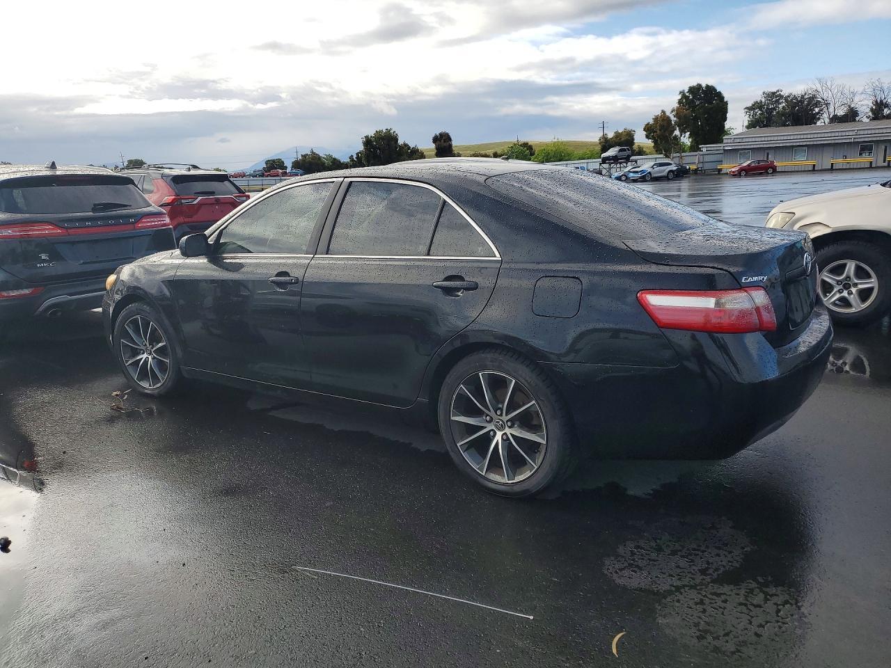 2009 Toyota Camry Le - Фото 2