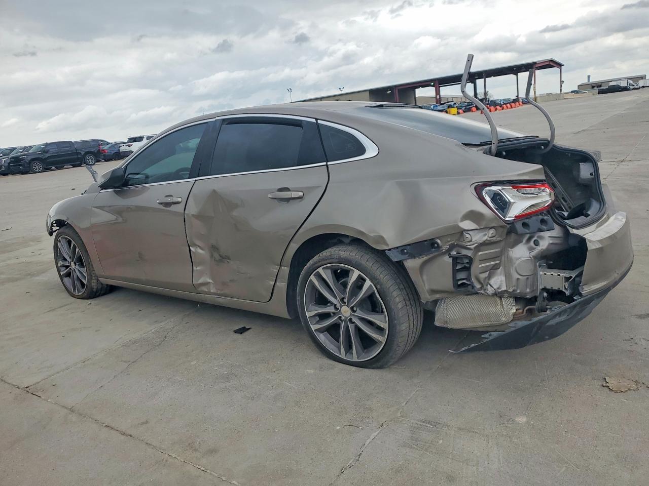 2022 Chevrolet Malibu Lt - Фото 2