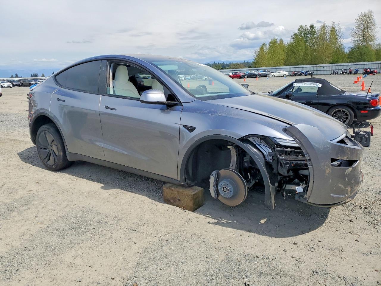 2026 Tesla Model Y - Фото 4