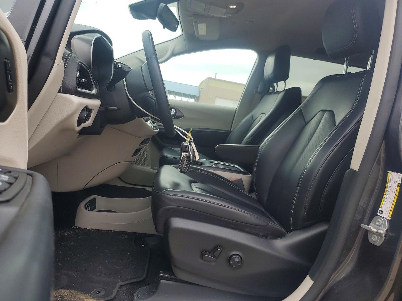 2023 Chrysler Pacifica Touring L - Image 7