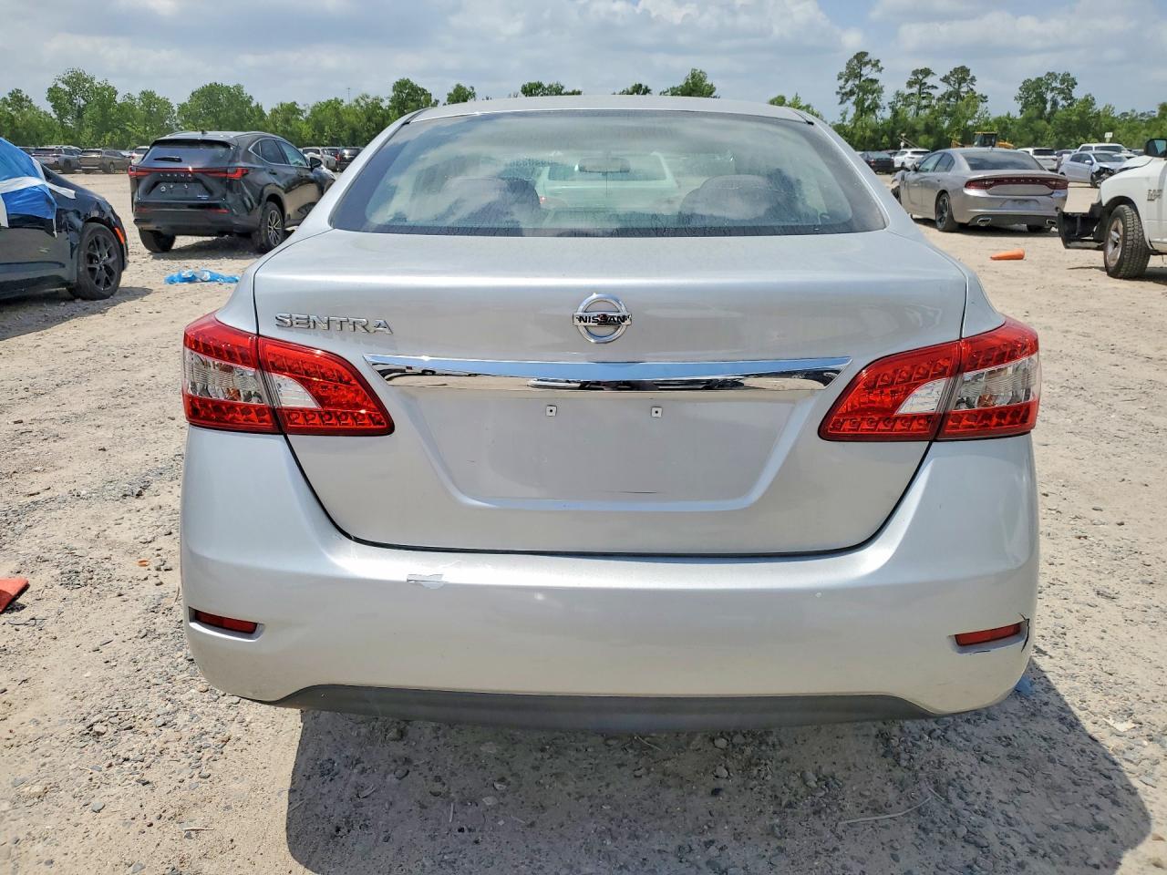 2015 Nissan Sentra S - Фото 6