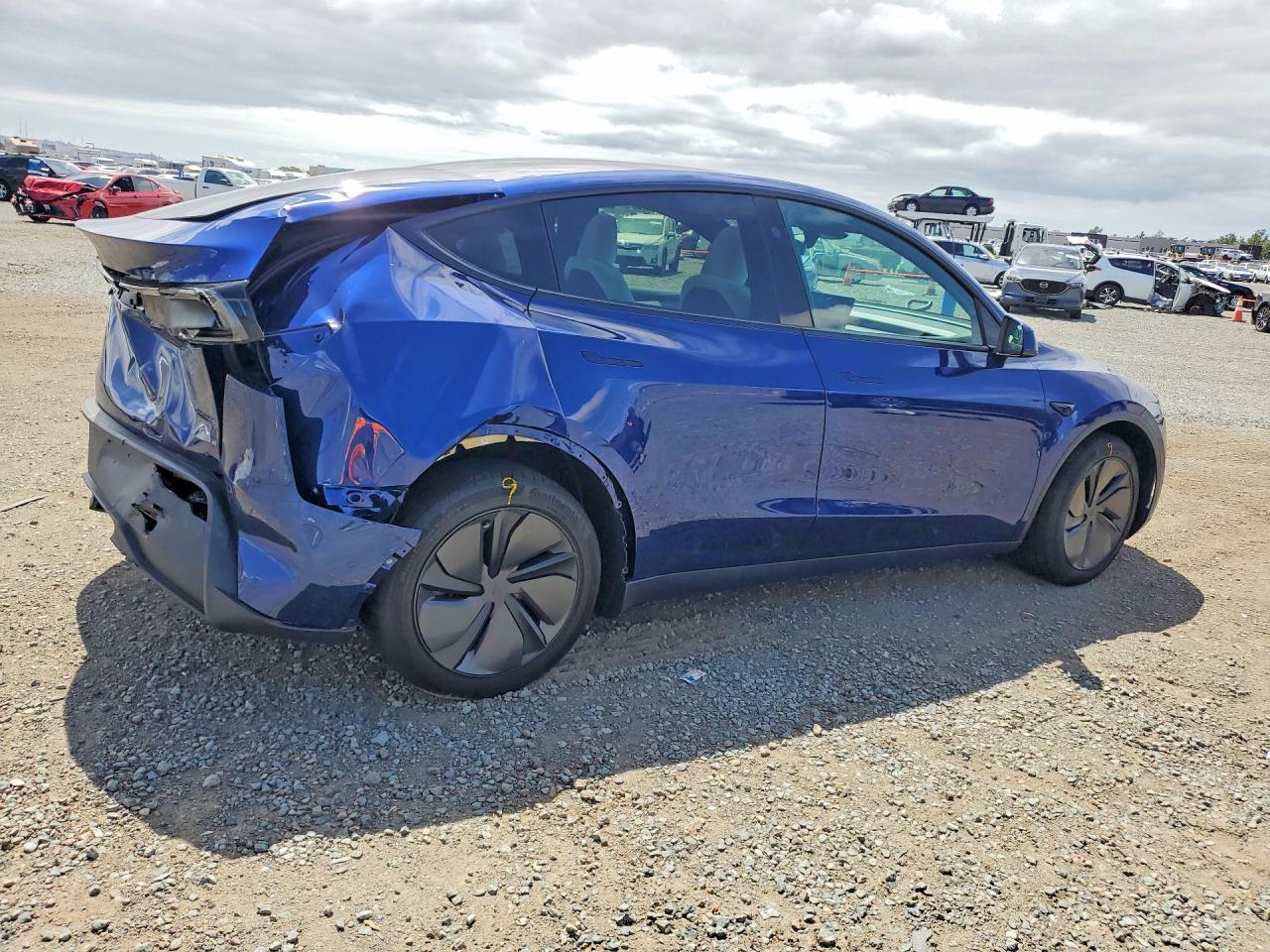 2026 Tesla Model Y - Фото 3