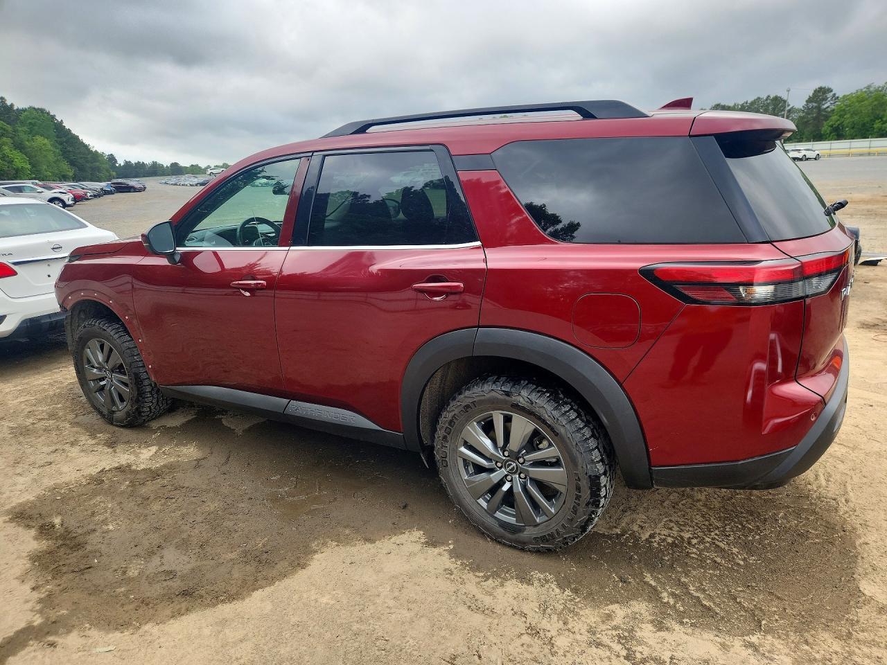 2022 Nissan Pathfinder Sv - Image 2