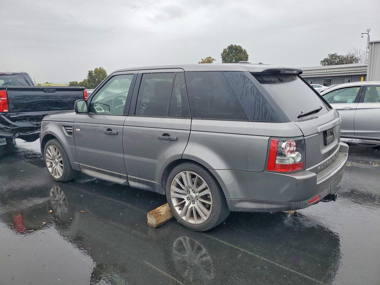 2010 Land Rover Range Rover - Image 2