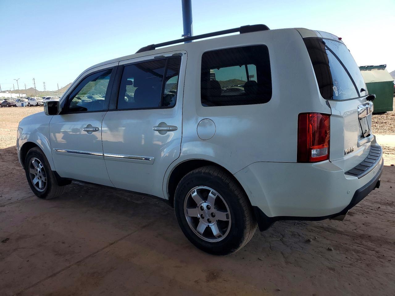 2011 Honda Pilot Touring - Image 2