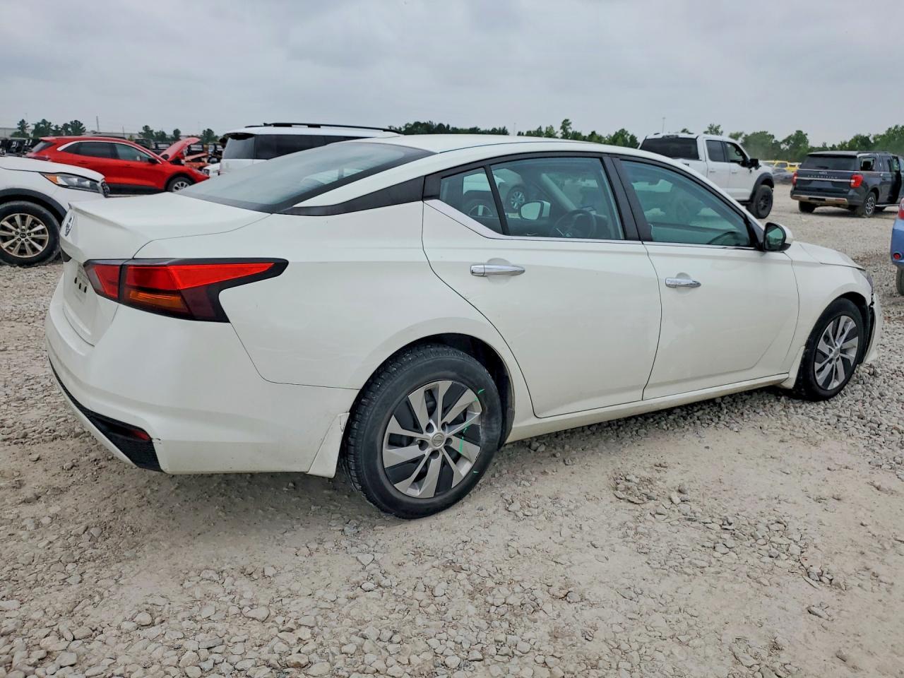 2019 Nissan Altima S - Image 3