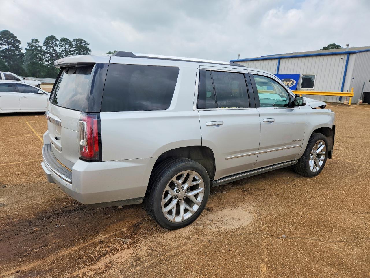 2019 GMC Yukon Denali - Image 3
