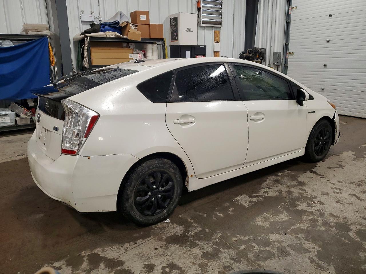 2011 Toyota Prius Two - Фото 3