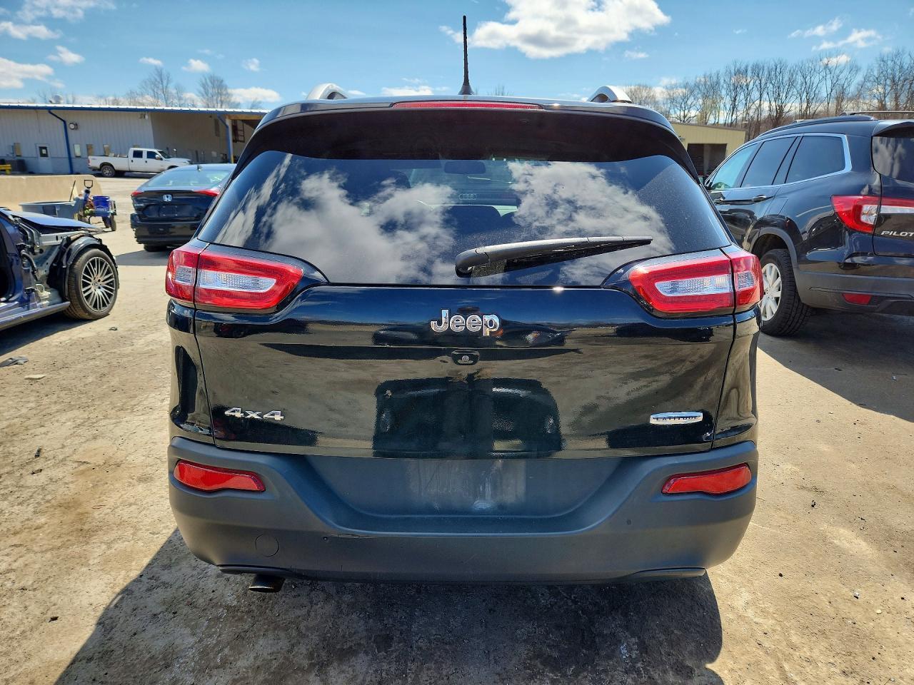 2017 Jeep Cherokee Latitude - Image 6