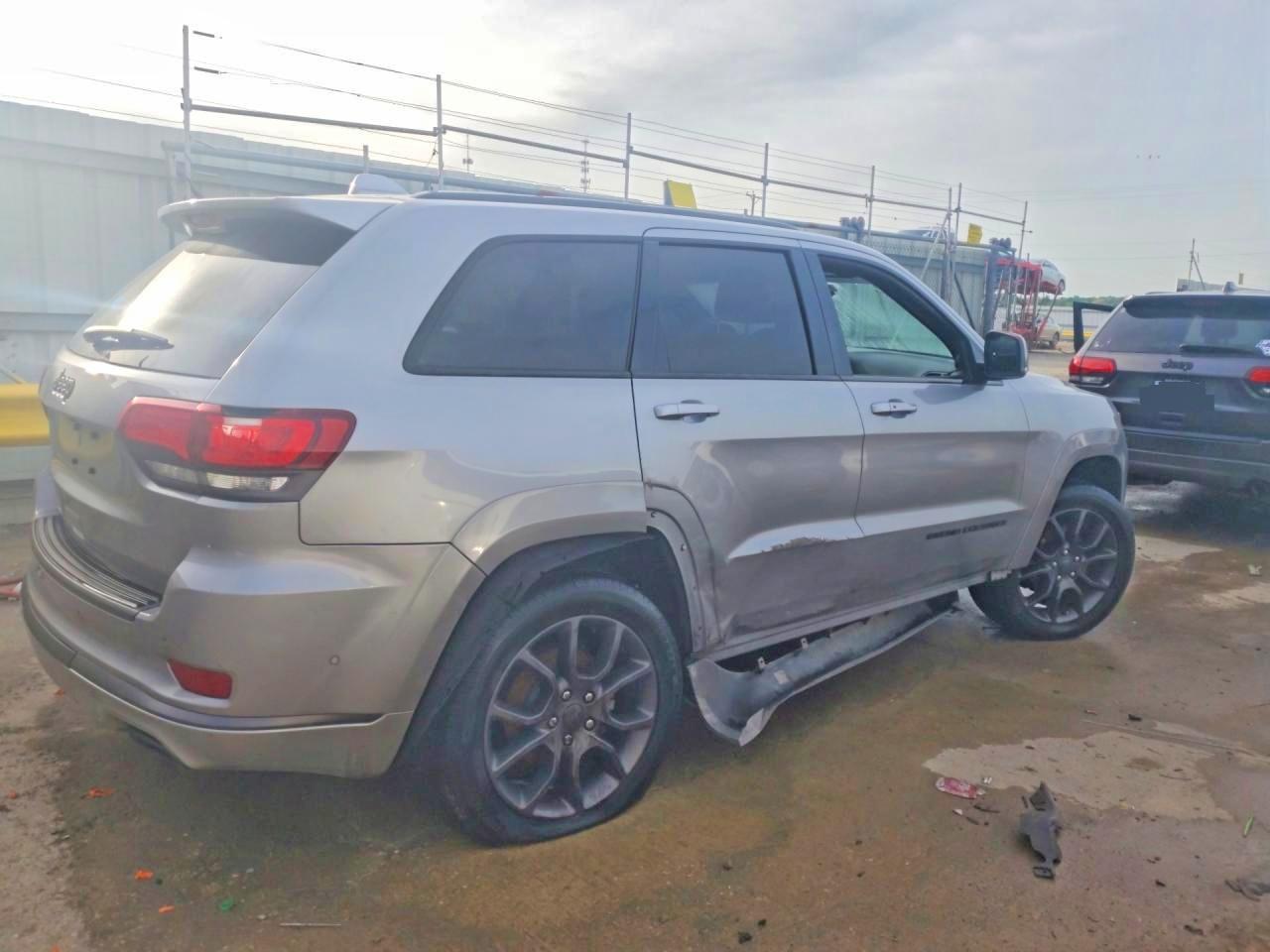2020 Jeep Grand Cherokee Overland - Image 3