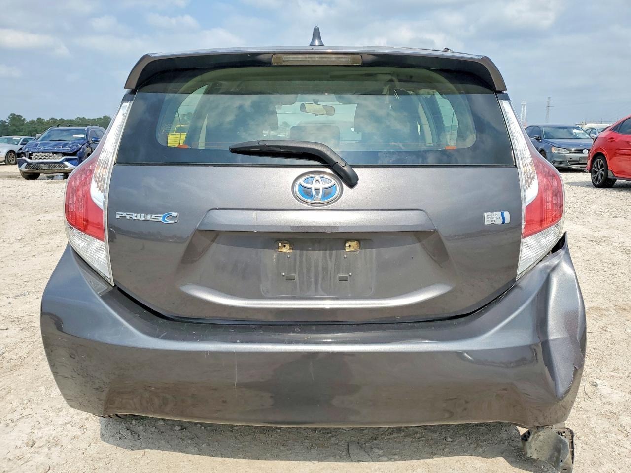 2015 Toyota Prius C - Image 6